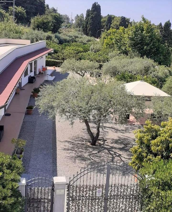 B&B Il Giardino Di Zefiro Gioiosa Marea Kültér fotó