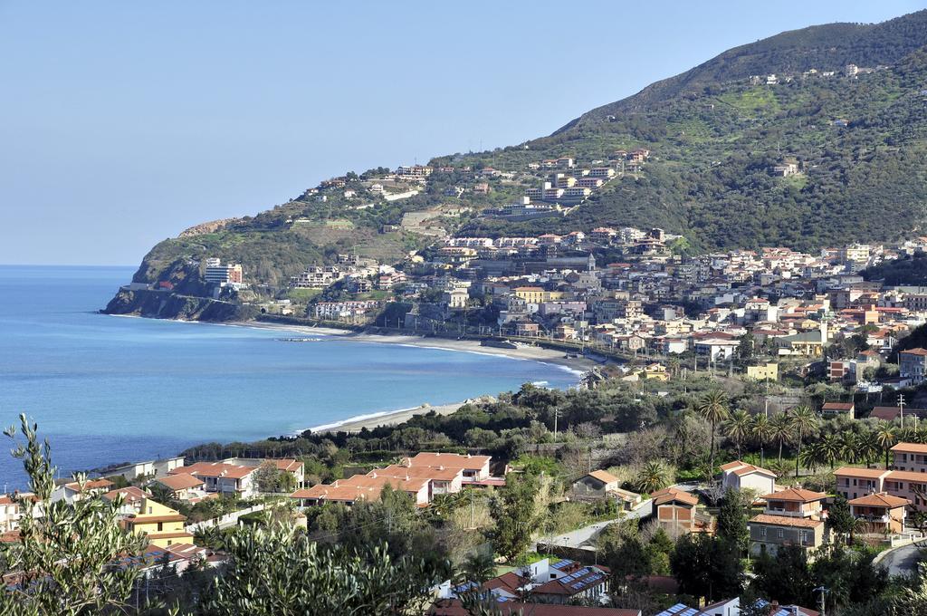 B&B Il Giardino Di Zefiro Gioiosa Marea Kültér fotó