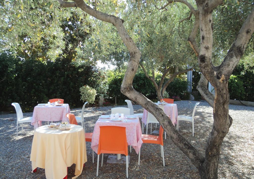 B&B Il Giardino Di Zefiro Gioiosa Marea Kültér fotó