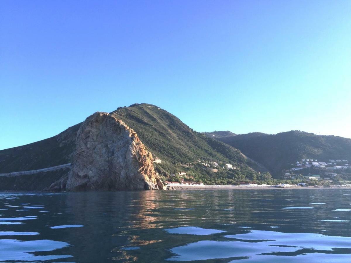 B&B Il Giardino Di Zefiro Gioiosa Marea Kültér fotó